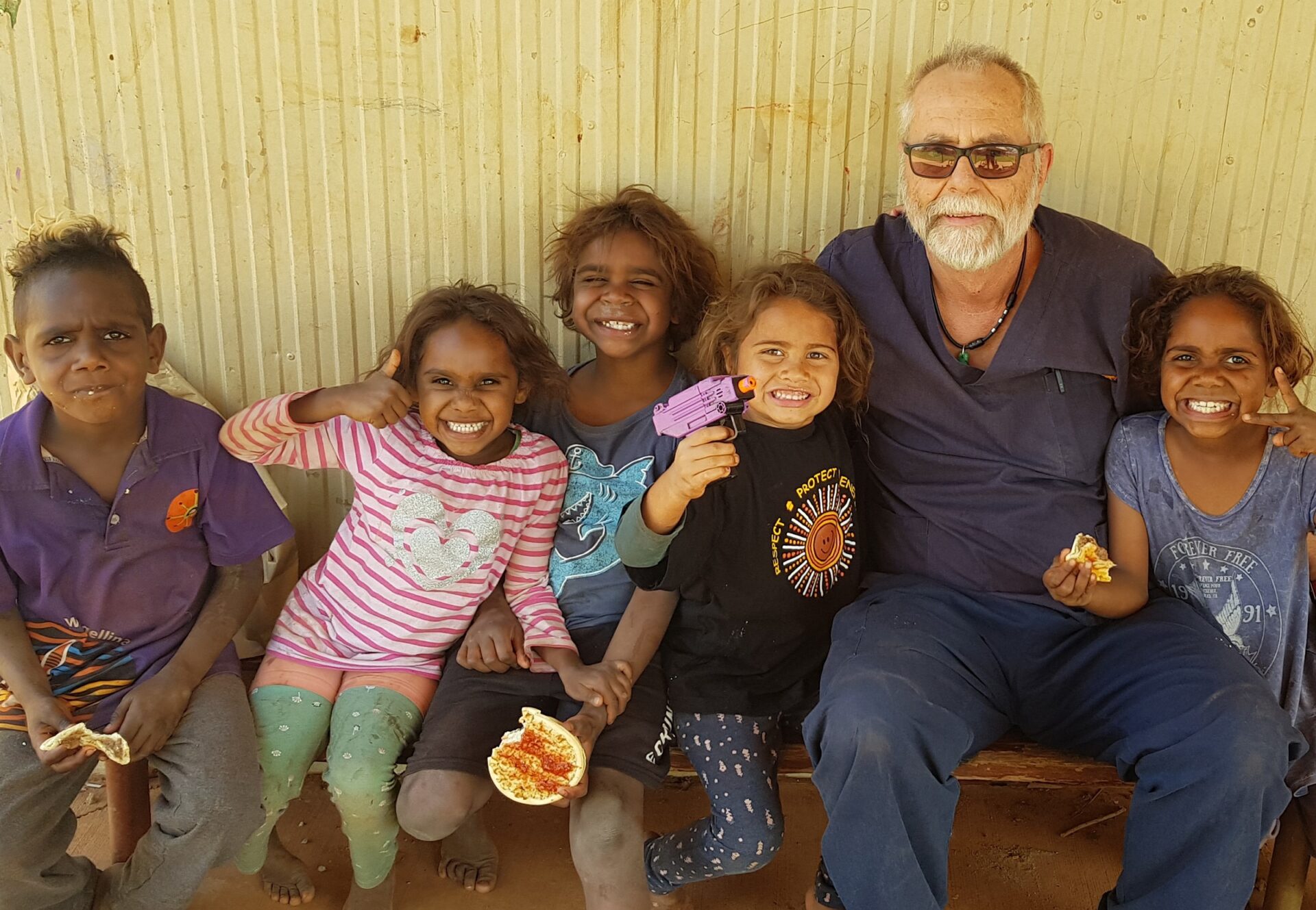 Ray with Wingellina kids.