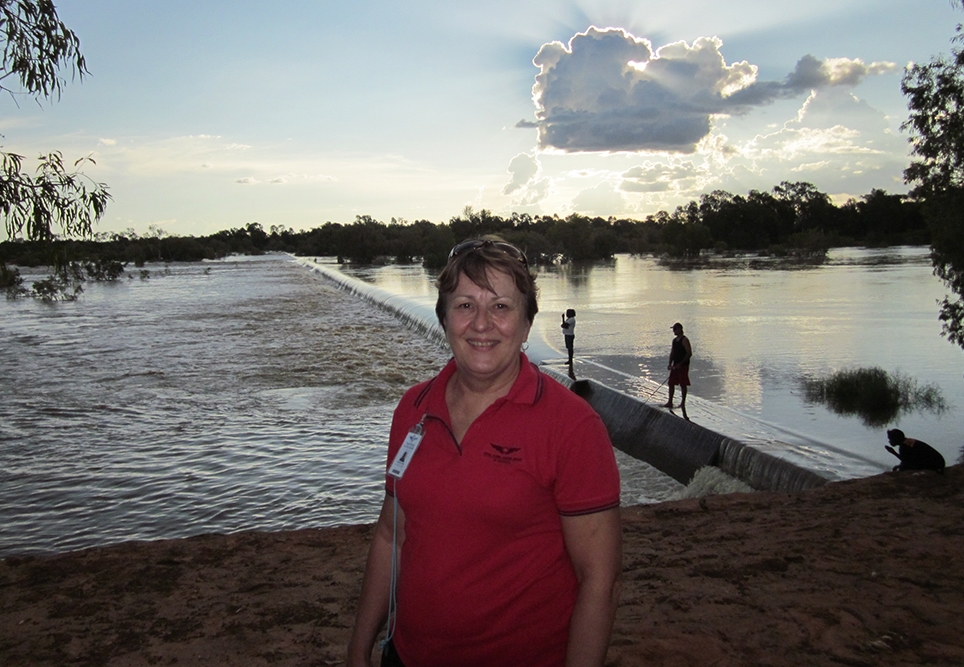 Dianne down by the Nicholson River at dusk, ready for a cuppa and a yarn, and to watch people fish.