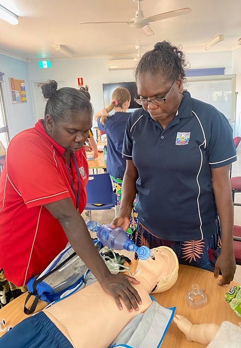 Teamwork – Aboriginal Health Practitioner Sarah Bukulatjpi and her sister. Sarah works across health services on Elcho Island and wider afield.