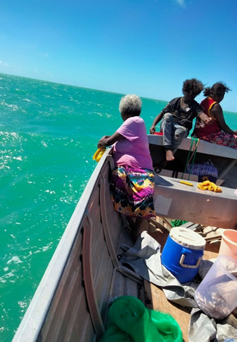 Plenty of fish plenty of crocs Traditional Owner Jenny Inmulugulu with the handline with Sharnthea Magbuna and Alfred Gawaraidji.